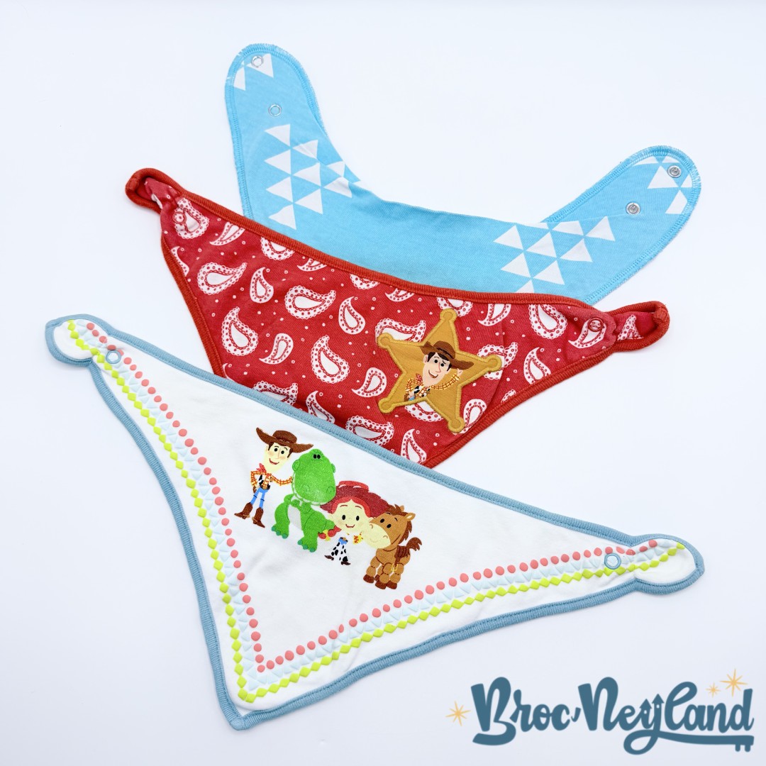 Bavoirs-Toy-Story-Disney-Woody-Jessie-Rex-Pile-Poil-bébé (3)