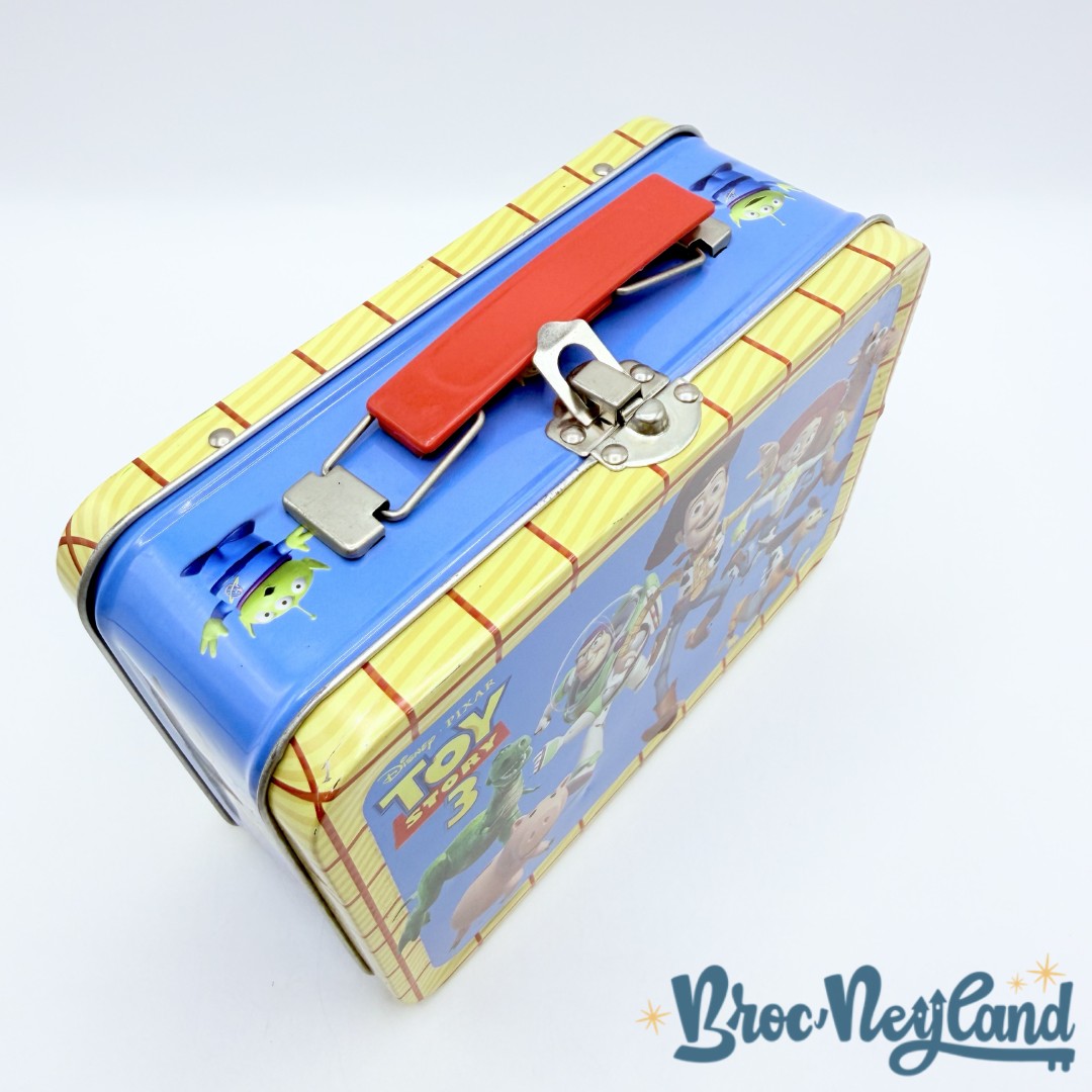 Boite-métal-Toy-Story-3-Disney-Pixar-Hachette-2010-valise-bleu (3)