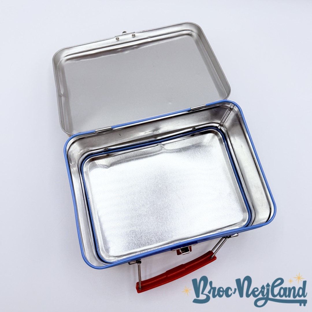 Boite-métal-Toy-Story-3-Disney-Pixar-Hachette-2010-valise-bleu (1)