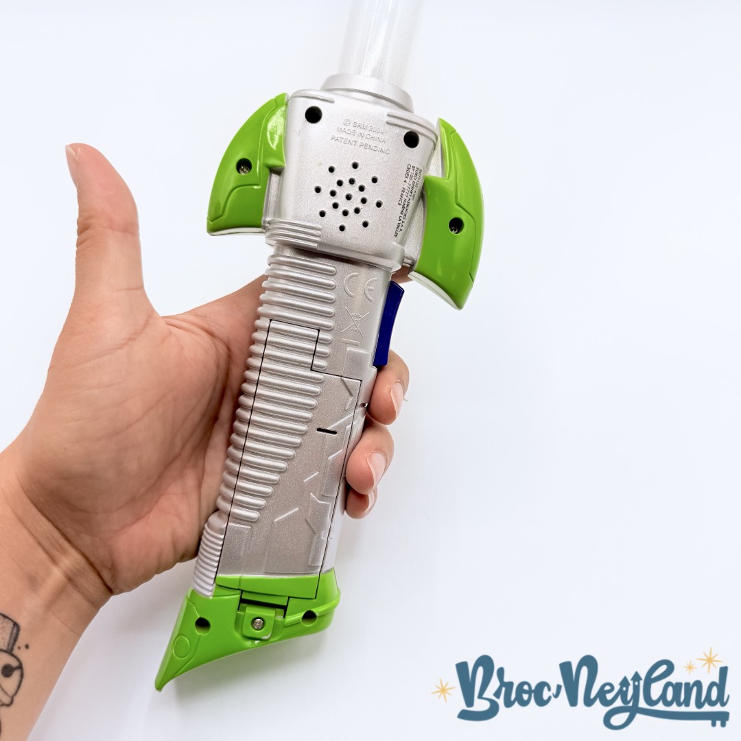 Jouet-Sabre-Laser-Buzz-Éclair-Disneyland-Paris-Disney-Toy-Story-épée-lumineux-sonore (1)