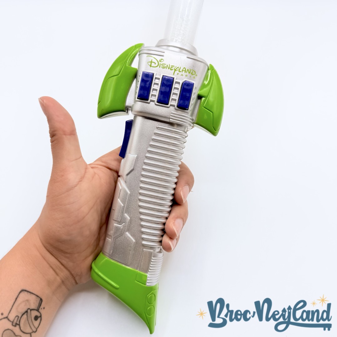 Jouet-Sabre-Laser-Buzz-Éclair-Disneyland-Paris-Disney-Toy-Story-épée-lumineux-sonore (2)