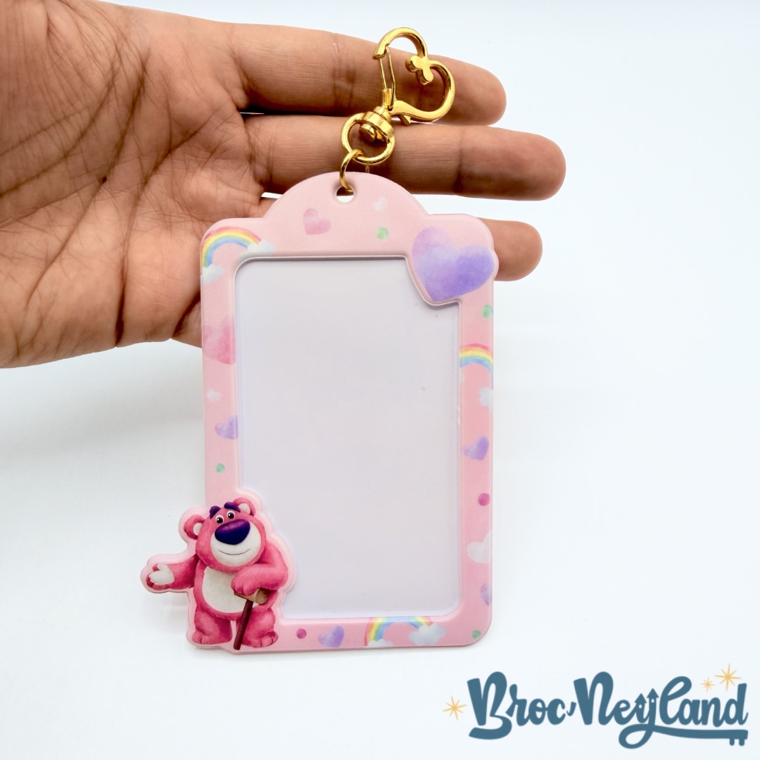 Porte-carte-Lotso-Toy-Story-Disney-Store-Japon-2023-plastique-rose (4)