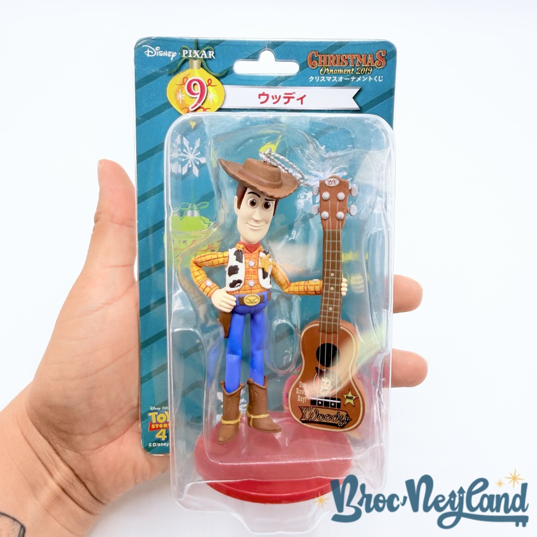 Ornement-Noël-Woody-Toy-Story-Disney-Japon-Christmas-2019-boule-suspension-plastique (4)