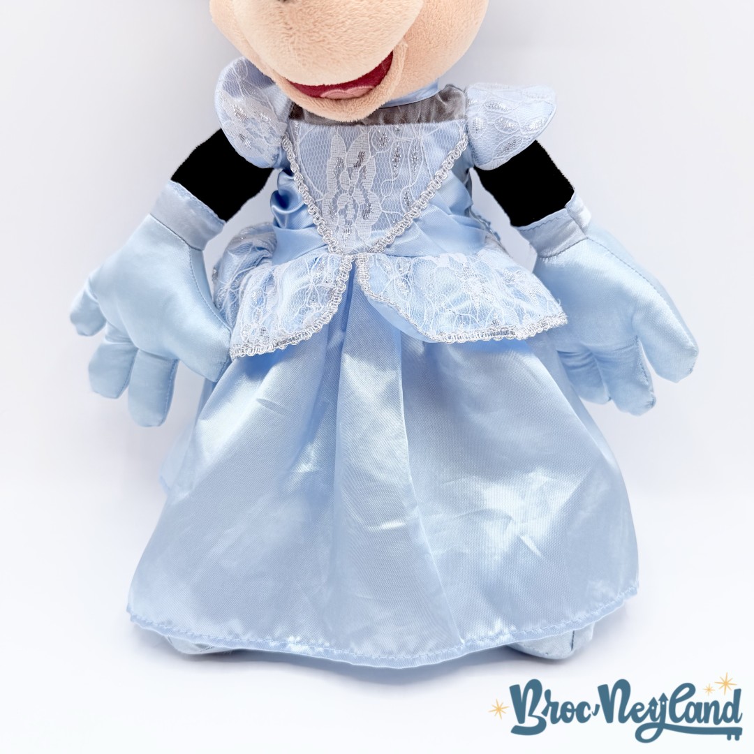 Peluche-Minnie-Cendrillon-Disneyland-Paris-Disney-princesse-robe-bleu-40-cm (2)