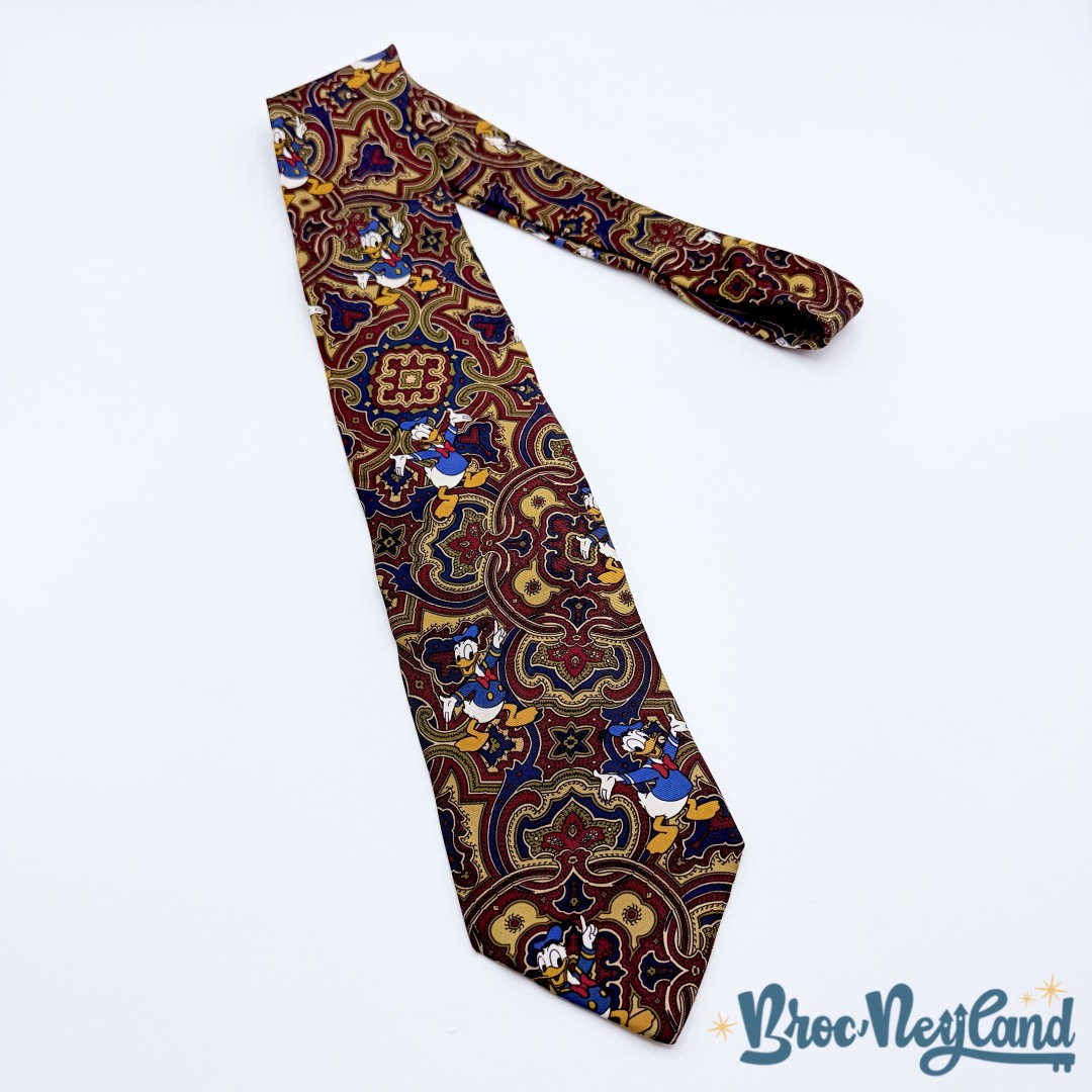 Cravate-Donald-Duck-The-Disney-Store-bordeau-baroque (2)