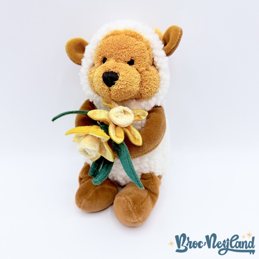 Peluche-Winnie-ourson-Mouton-Disney-Store-St-Davids-Pooh-collection-20-cm (1)