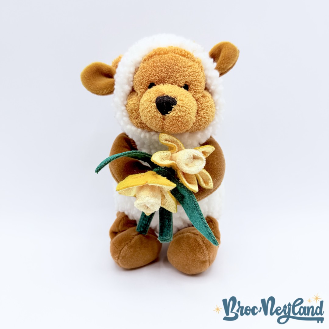 Peluche-Winnie-ourson-Mouton-Disney-Store-St-Davids-Pooh-collection-20-cm (3)
