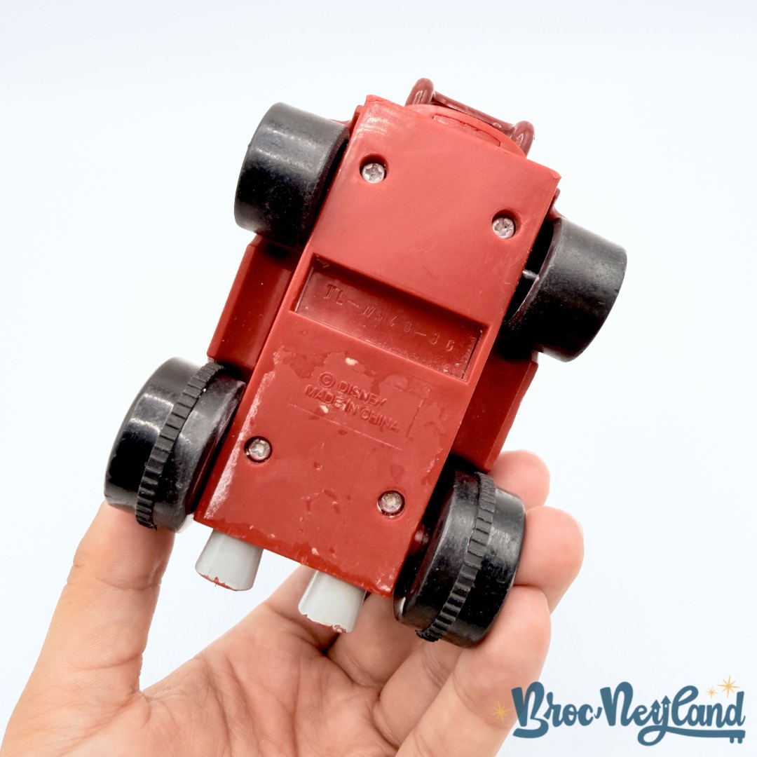 Figurine-Stitch-626-voiture-rétro-friction-Disneyland-Disney-rouge-12-cm (4)