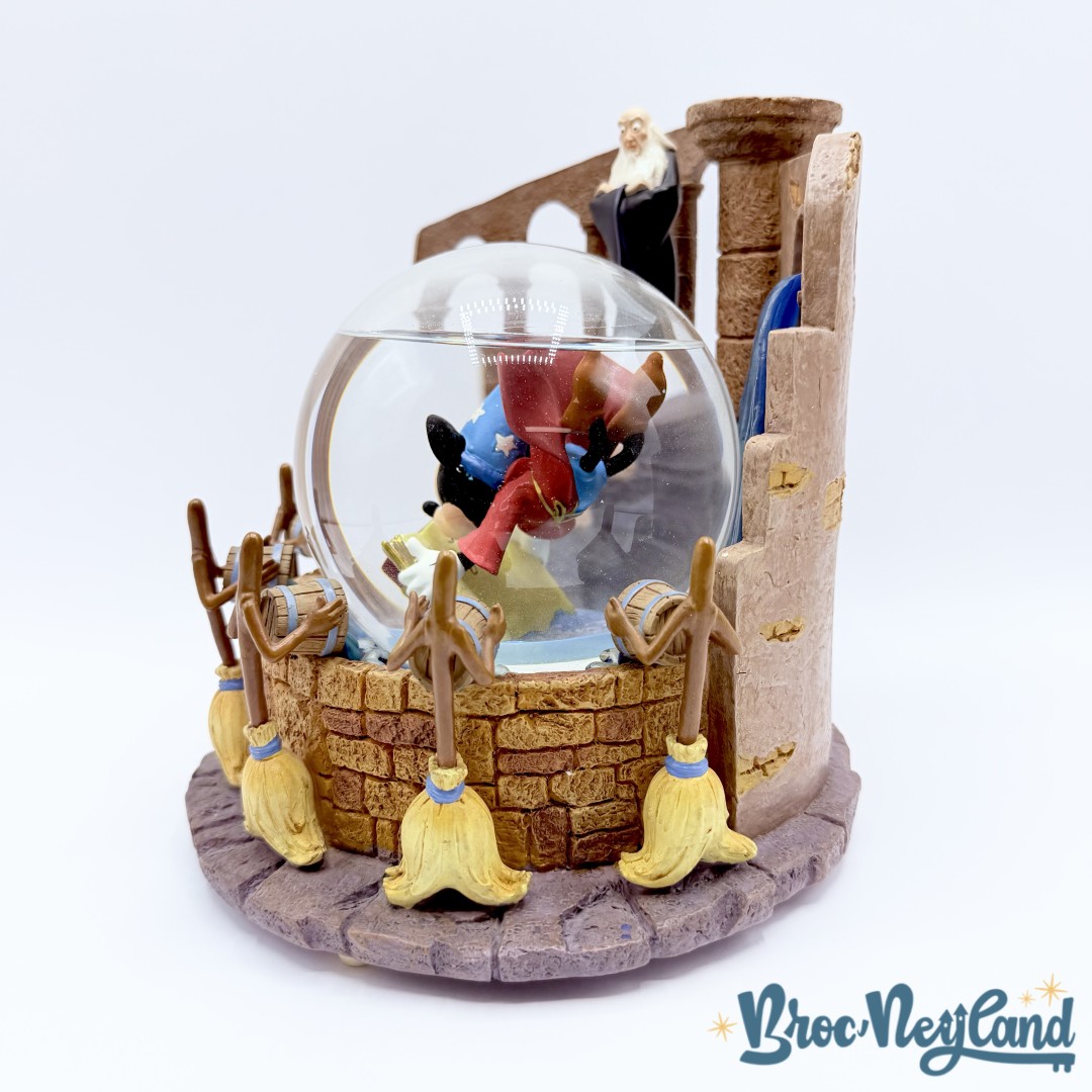 Boule-à-neige-Mickey-Mouse-Fantasia-Sorcerers-Apprentice-musical-Disney-Store-snow-globe-balais (5)