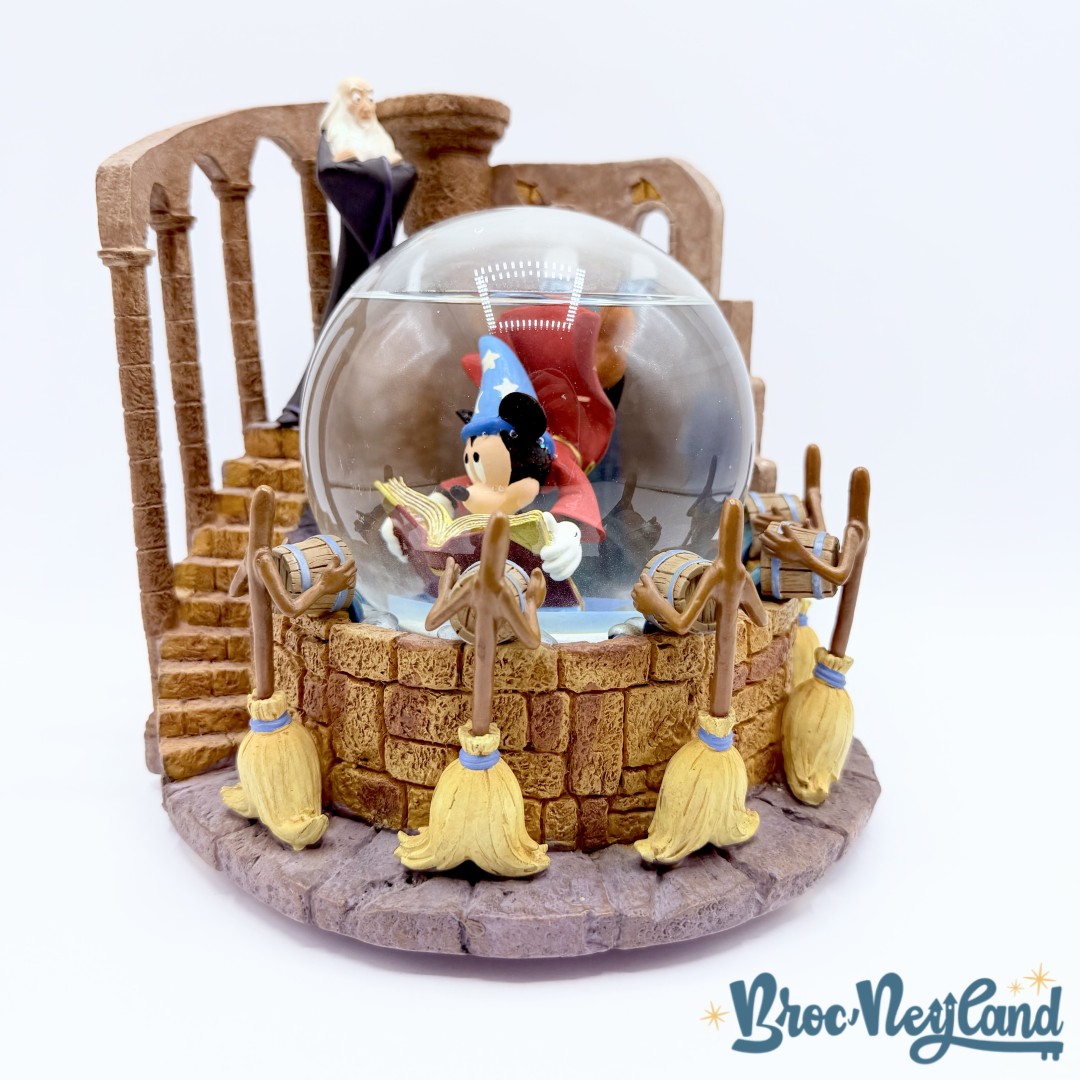 Boule-à-neige-Mickey-Mouse-Fantasia-Sorcerers-Apprentice-musical-Disney-Store-snow-globe-balais (4)