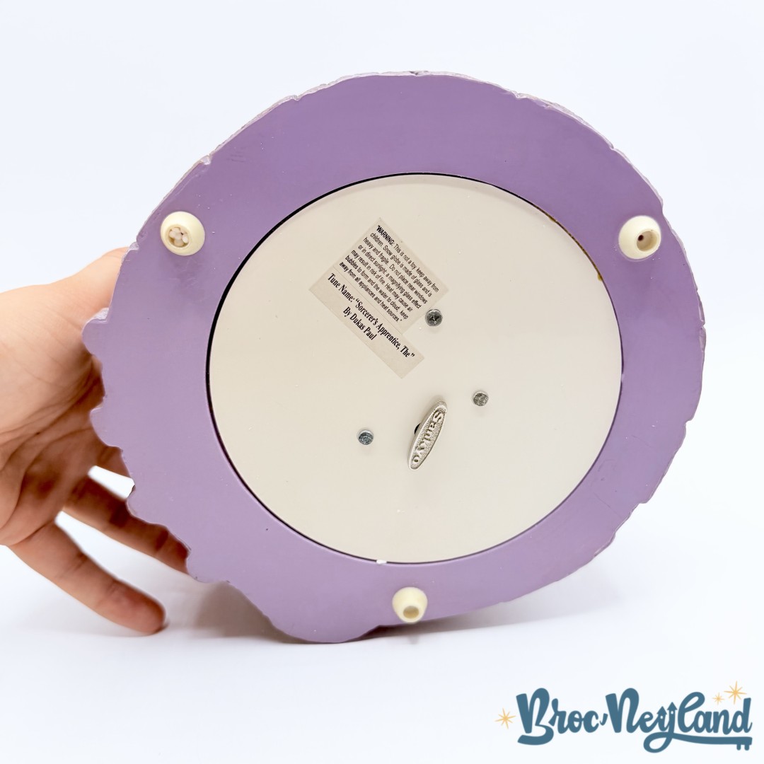 Boule-à-neige-Mickey-Mouse-Fantasia-Sorcerers-Apprentice-musical-Disney-Store-snow-globe-balais (8)