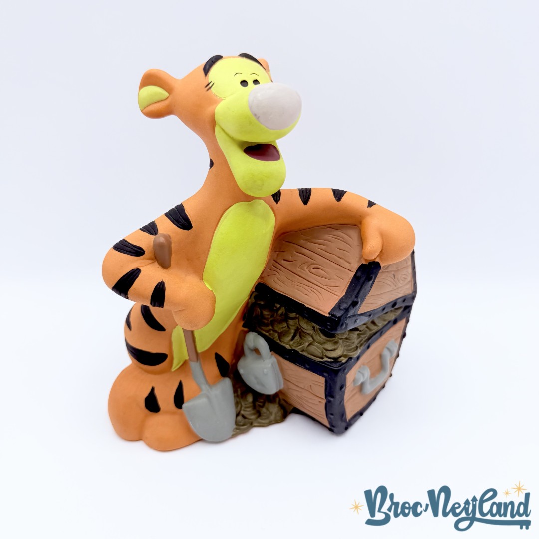 Tirelire-Tigrou-coffre-trésor-Disney-Winnie-ourson-plastique-19-cm (2)