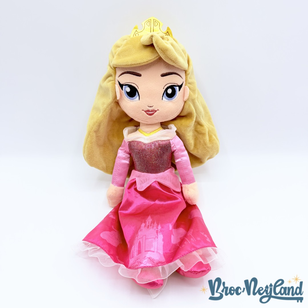 Poupée-chiffon-Aurore-La-Belle-au-Bois-Dormant-disney-Store-2022-peluche-princesse-rose-40-cm (3)