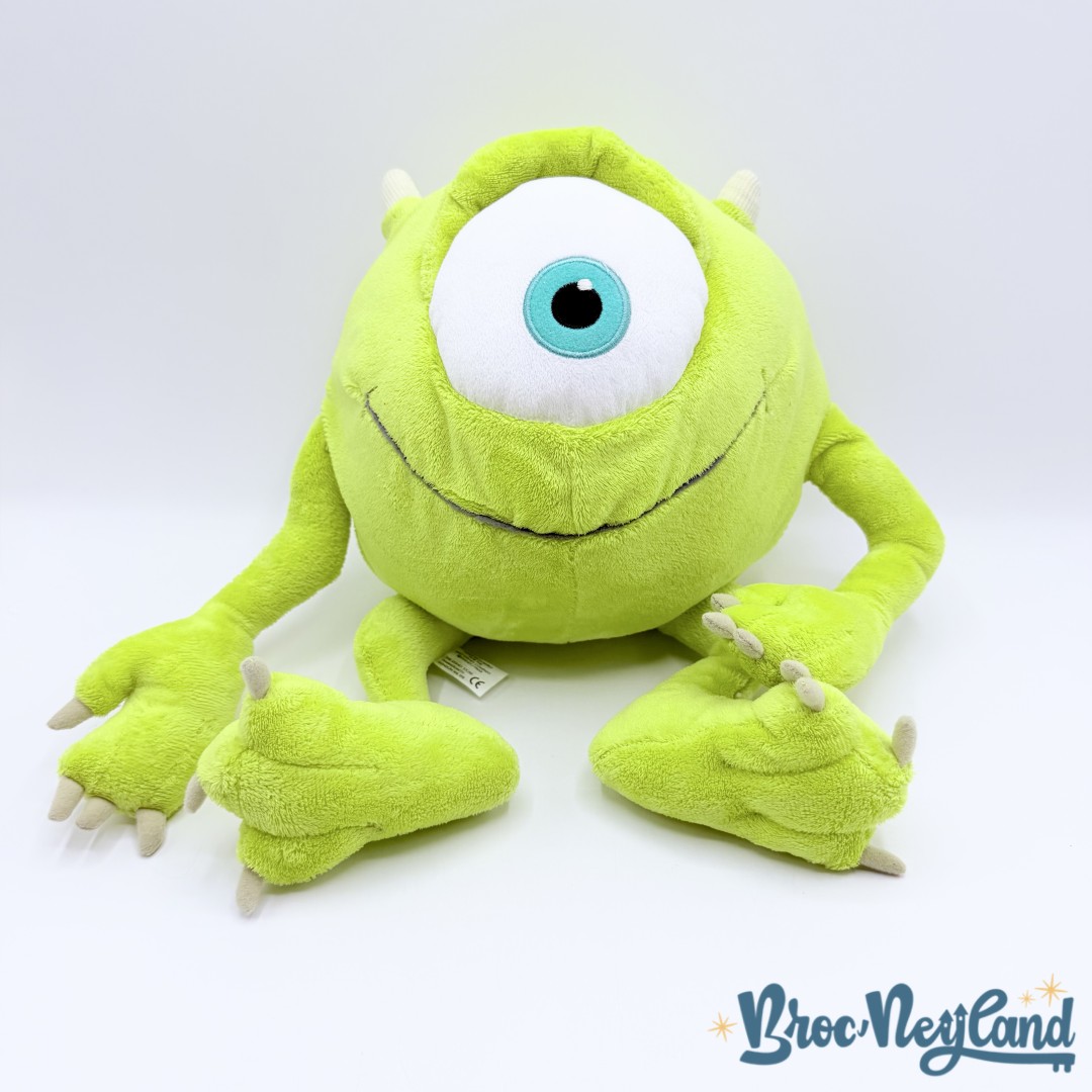 Peluche-Bob-Razowski-Disney-Store-Exclusive-Monstres-et-Cie-monstre-vert-oeil-écusson-32-cm (4)