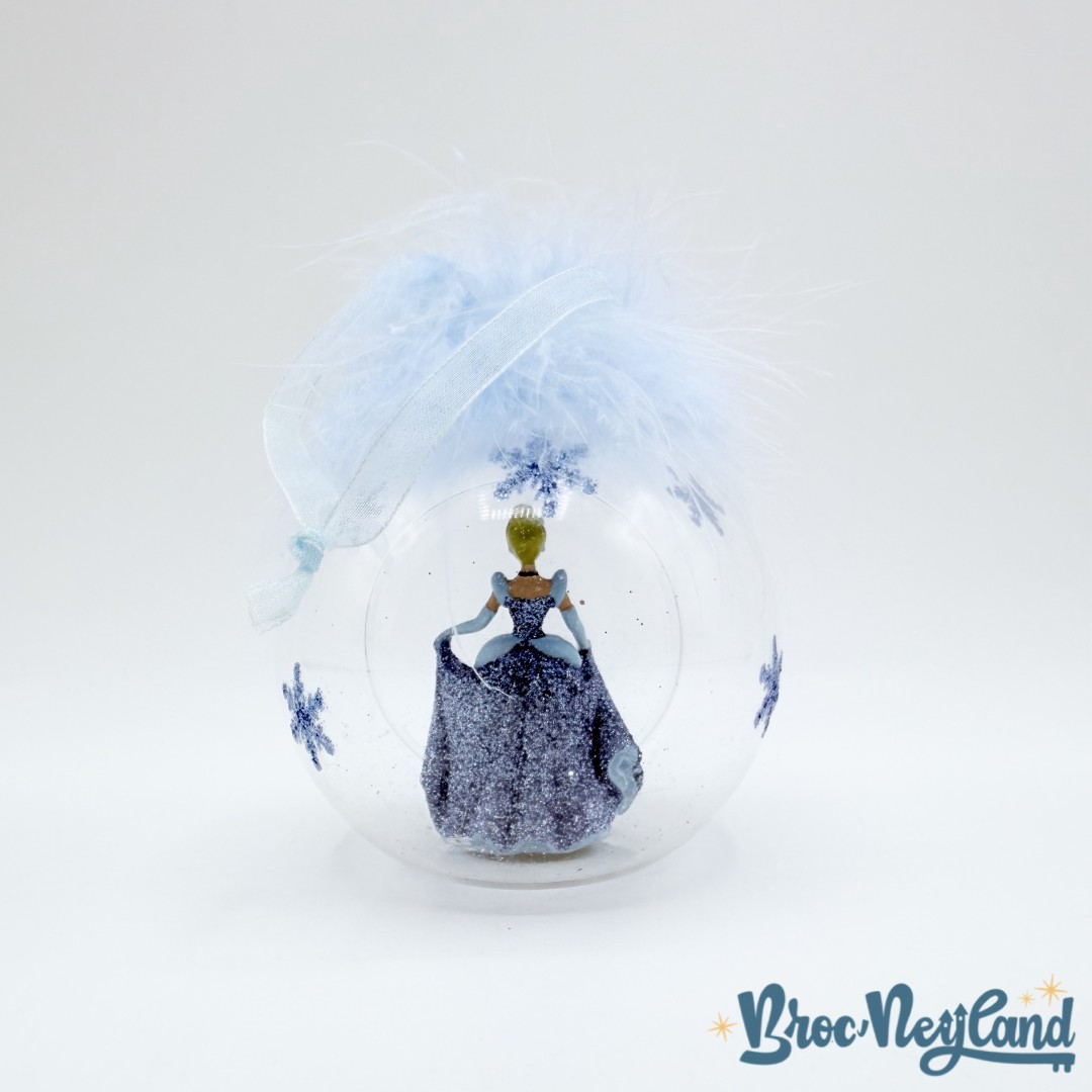 Boule-Noël-Cendrillon-Plume-Disneyland-Paris-Disney-ornement-suspension-verre (1)