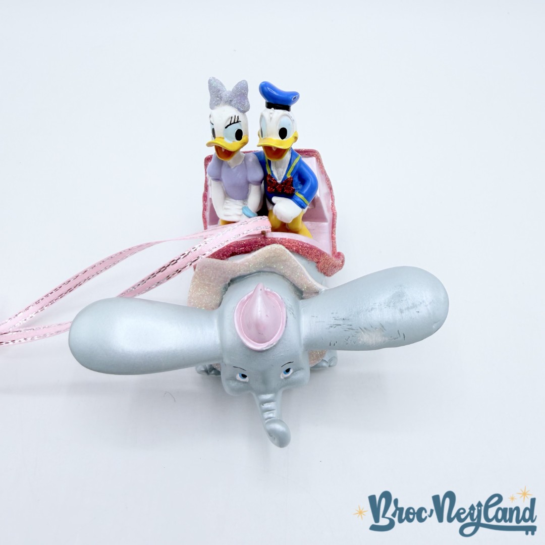 Ornement-Noël-Dumbo-Daisy-Donald-Disneyland-Paris-Disney-attraction-boule-suspension (1)
