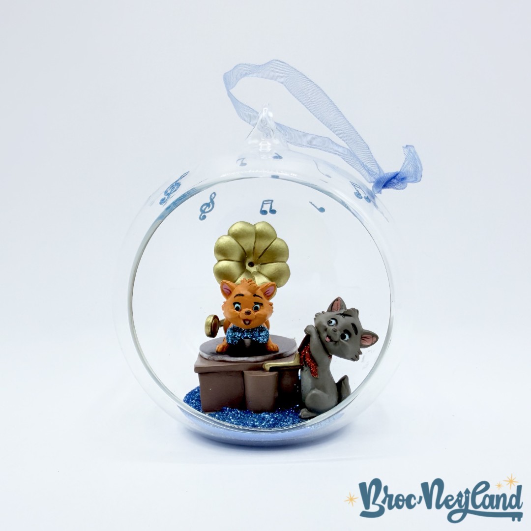 Boule-Noël-Berlioz-Toulouse-Musique-Disneyland-Paris-Disney-Les-Aristochats-ornement-suspension-verre (1)