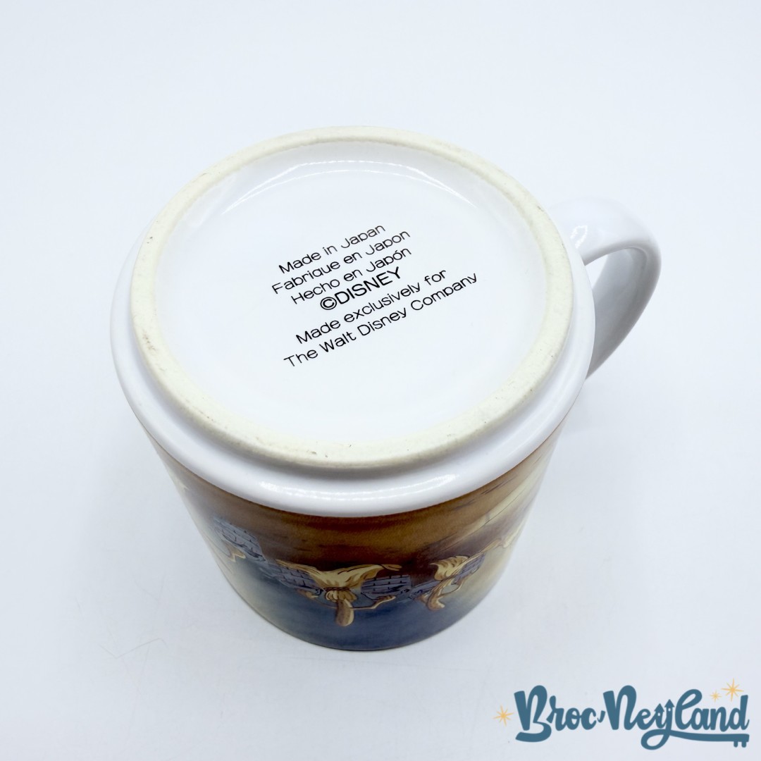 Tasse-scène-Mickey-Mouse-Fantasia-The-Walt-Disney-Company-Japan-mug-scène-film-sorcier-balai (1)