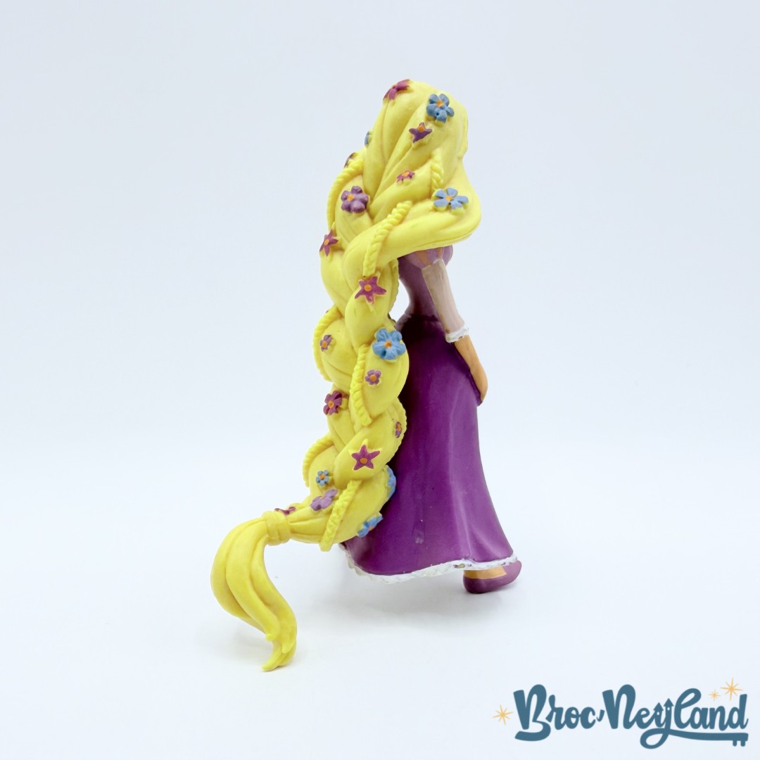 Figurine-Raiponce-Pascal-Disney-Bullyland-princesse-cheveux-longs-fleurs-11-cm (2)