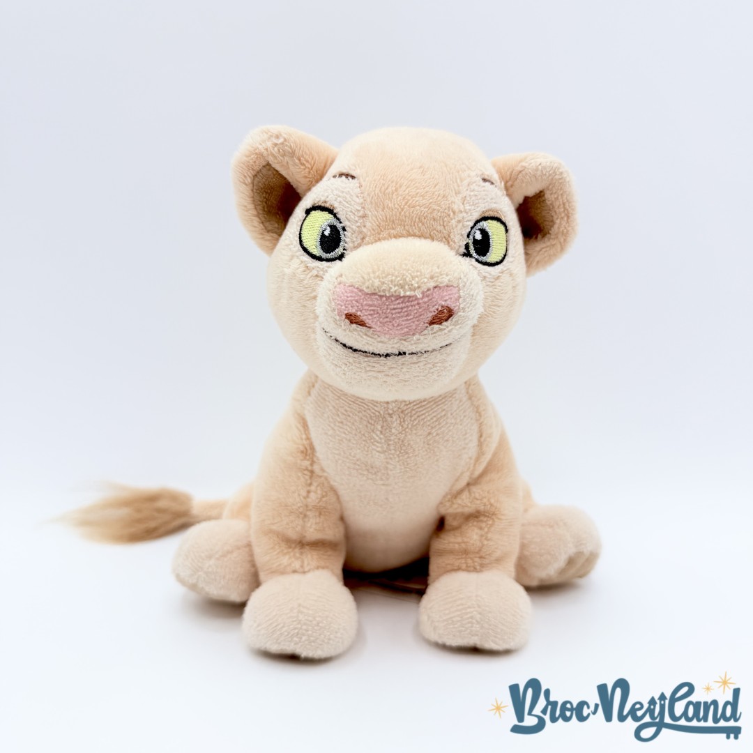 Peluche-Nala-Le-Roi-Lion-Disney-Store-assise-beige-18-cm (2)