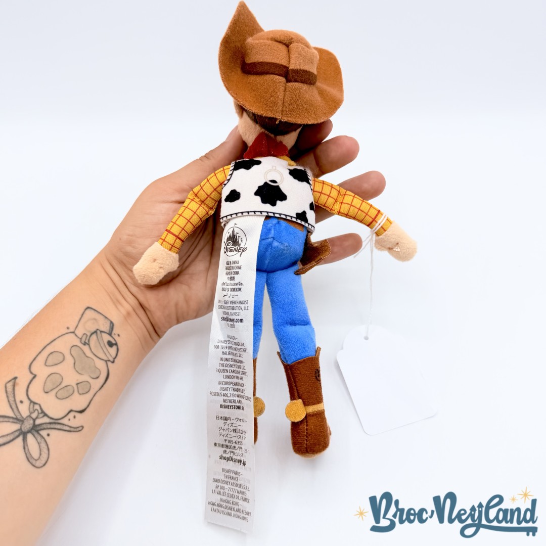 Peluche-épaule-Woody-Disney-Parks-Disneyland-Toy-Story-cow-boy-peluche-aimantée-22-cm (2)