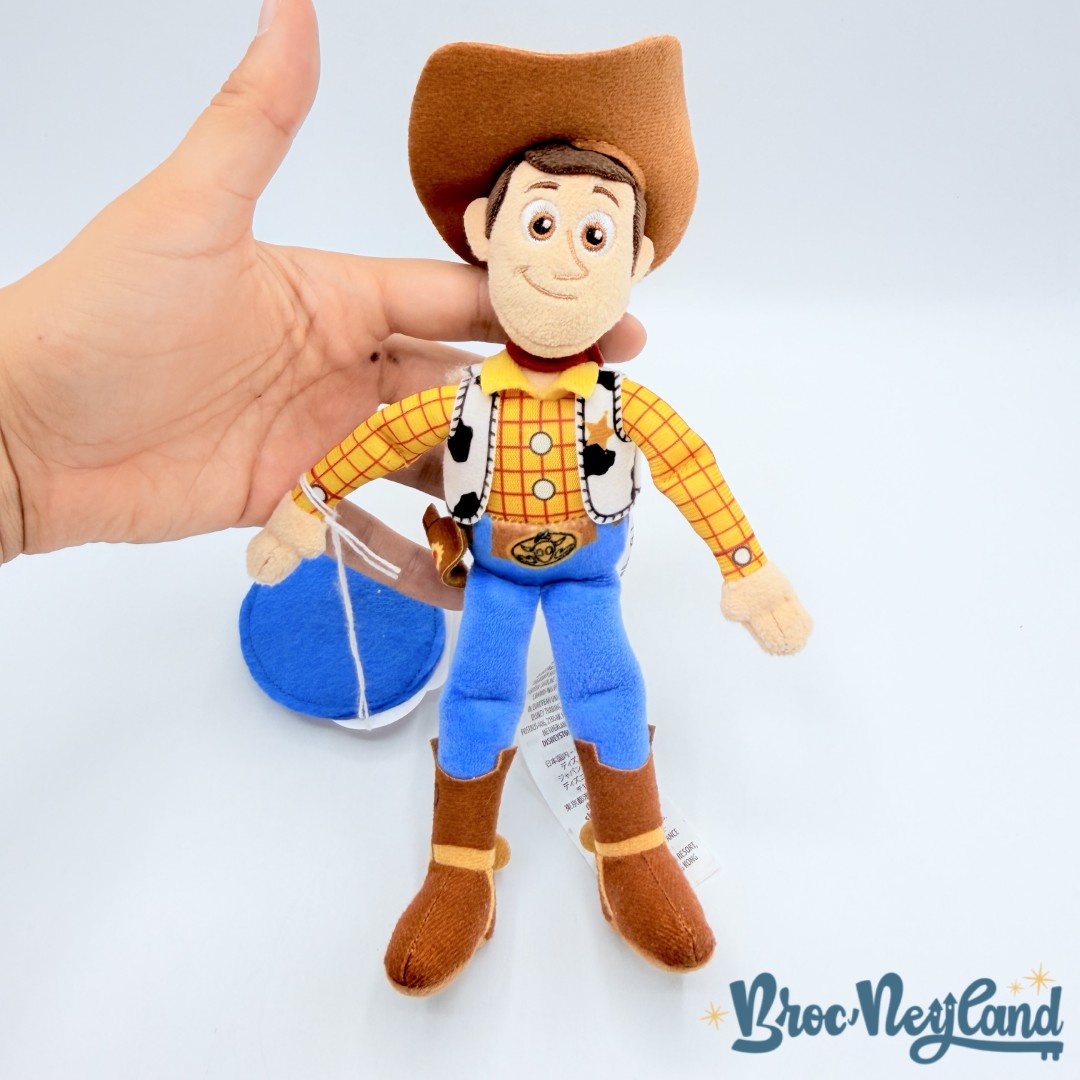 Peluche-épaule-Woody-Disney-Parks-Disneyland-Toy-Story-cow-boy-peluche-aimantée-22-cm (3)