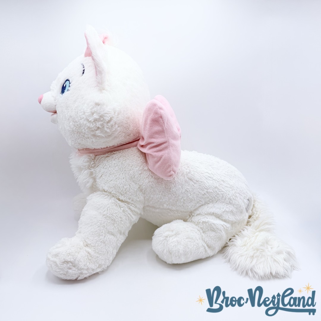 Peluche-Marie-XXL-Disney-Store-Les-Aristochats-chat-blanc-écusson-grand-taille-55-cm (9)