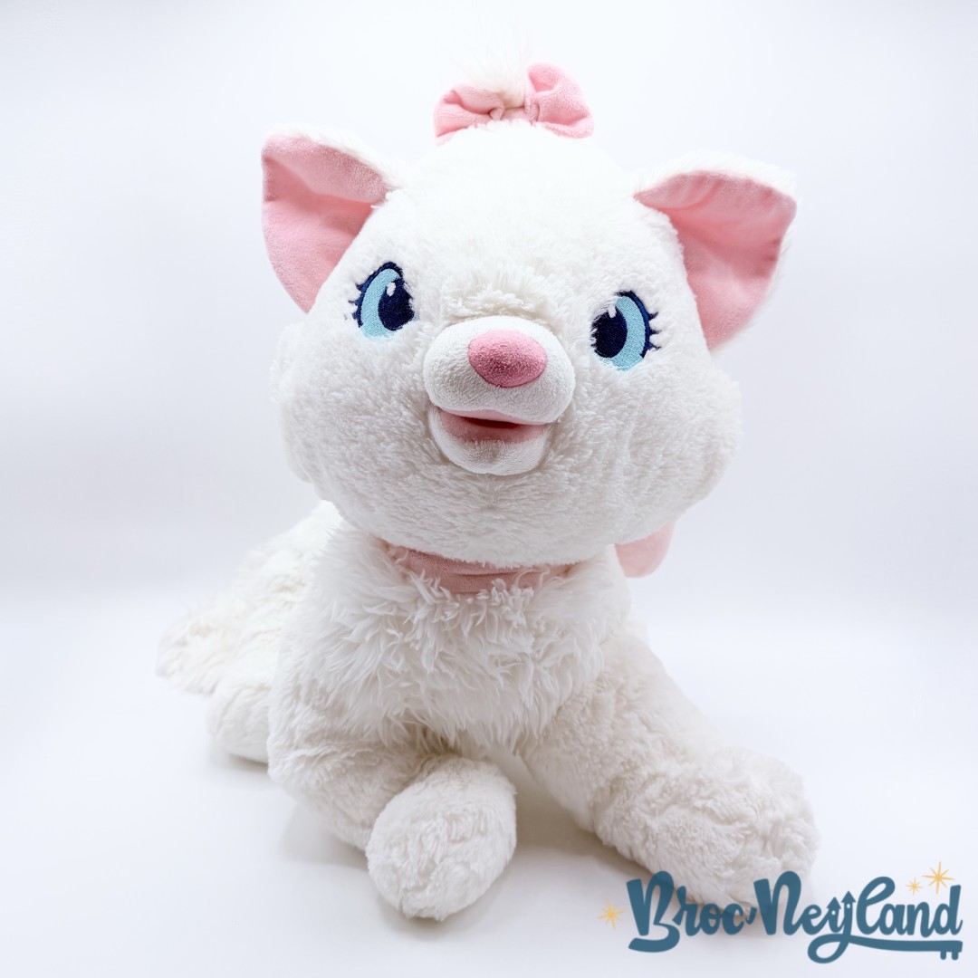 Peluche-Marie-XXL-Disney-Store-Les-Aristochats-chat-blanc-écusson-grand-taille-55-cm (6)