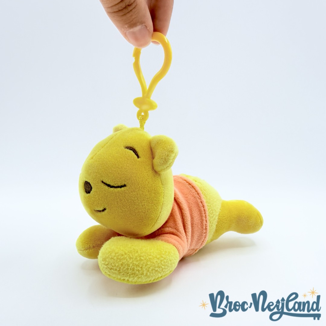 Porte-Clés-Winnie-ourson-Snuglets-Disney-peluche-ours-jaune-dort-16-cm (6)
