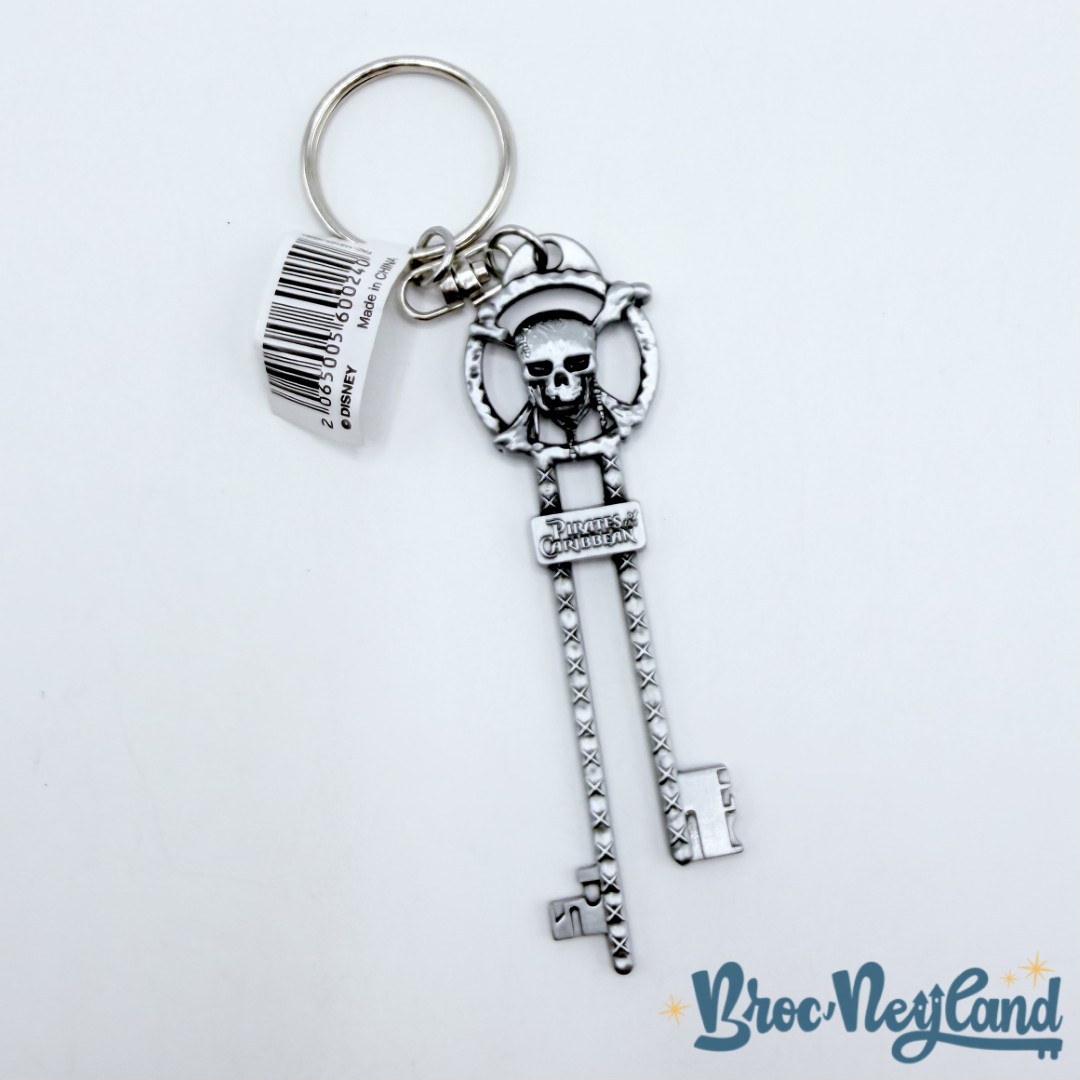 Porte-clés-métal-pirates-of-the-Caribbean-clef-Disneyland-Paris-2025-Disney-tête-de-mort-10-cm (3)
