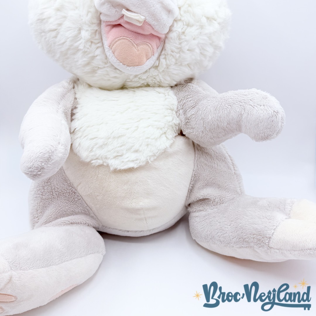 Peluche-Panpan-XXL-Disney-Store-Bambi-lapin-gris-écusson-grand-format-68-cm (7)