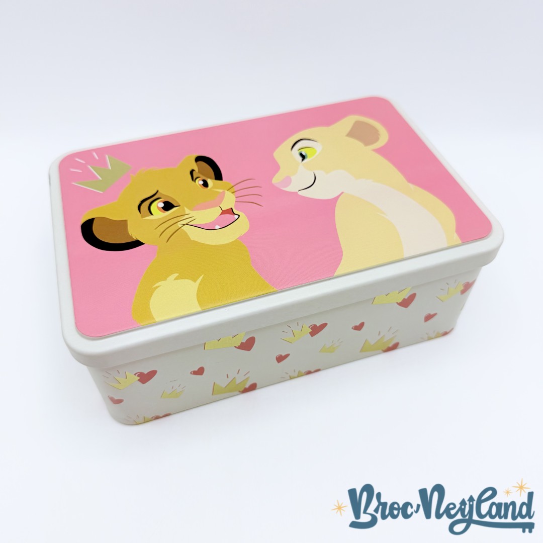 Boite-métal-Simba-Nala-Le-Roi-Lion-Disneyland-Paris-Disney-gâteaux-biscuits-rose (3)