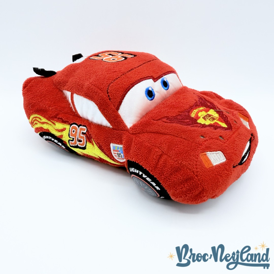 Peluche-Flash-McQueen-Cars-Disney-Store-écusson-voiture-rouge-course-23-cm (2)