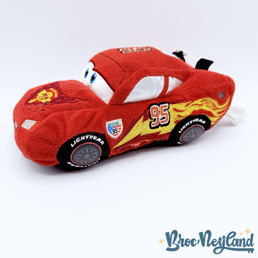 Peluche-Flash-McQueen-Cars-Disney-Store-écusson-voiture-rouge-course-23-cm (4)