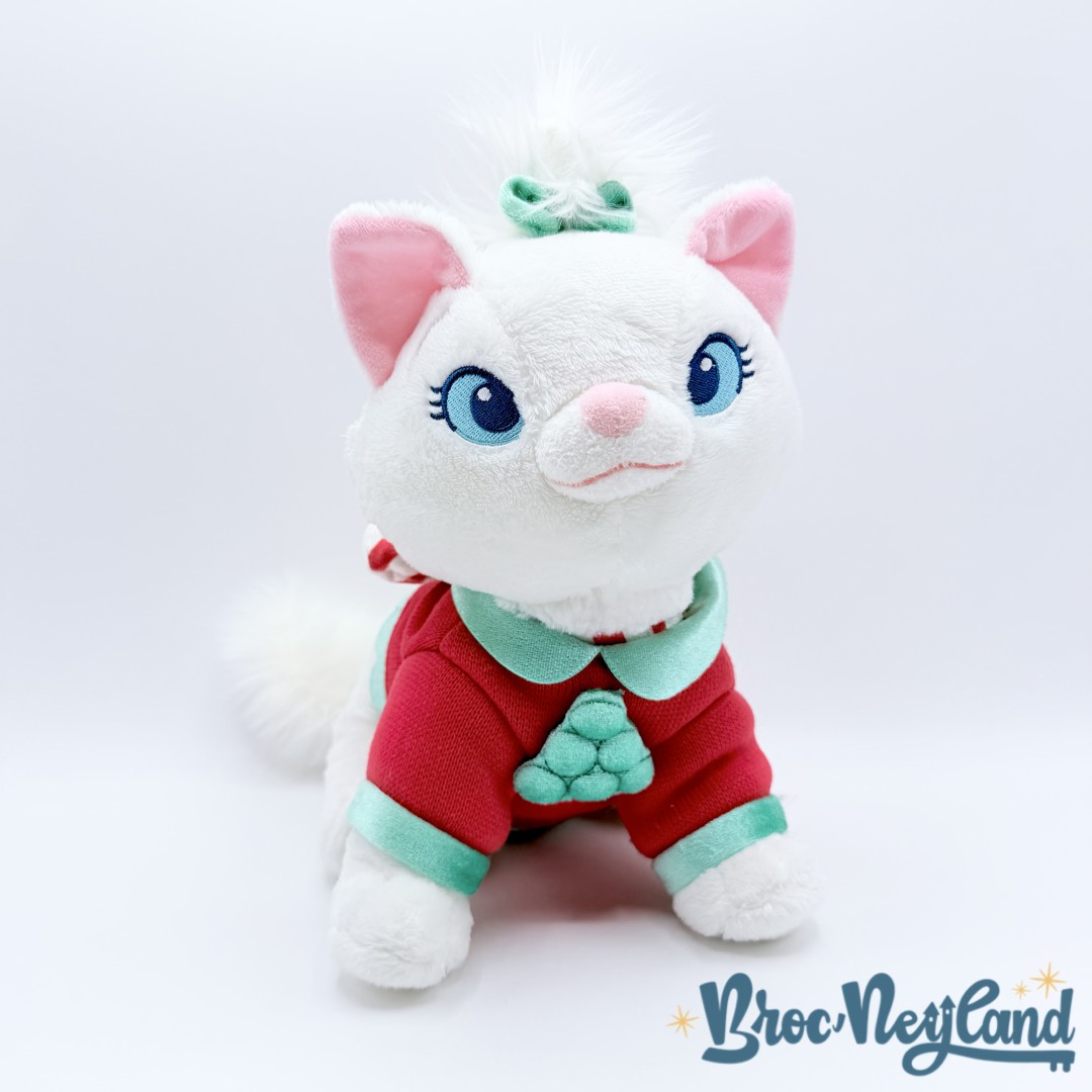 Peluche-Marie-Noël-Disney-Store-2022-Les-aristochats-chat-pull-rouge-30-cm (6)