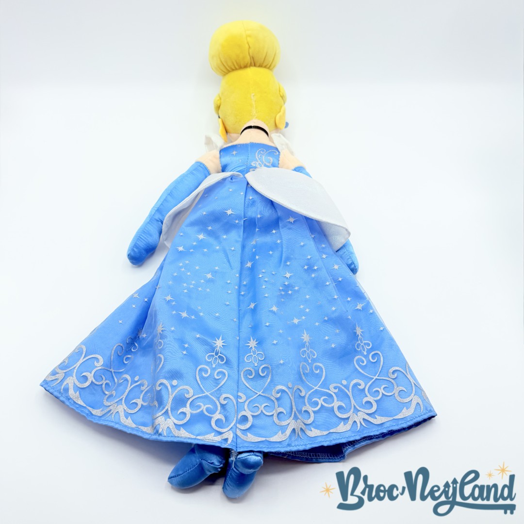 Poupée-chiffon-musicale-Cendrillon-Disneyland-Paris-2019-Disney-peluche-sonore-50-cm (6)