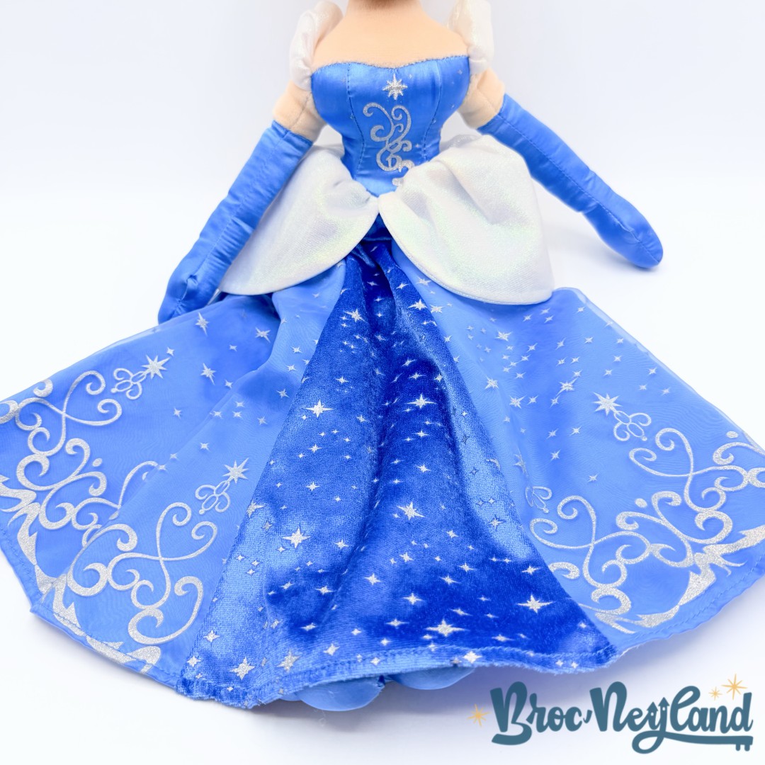 Poupée-chiffon-musicale-Cendrillon-Disneyland-Paris-2019-Disney-peluche-sonore-50-cm (1)