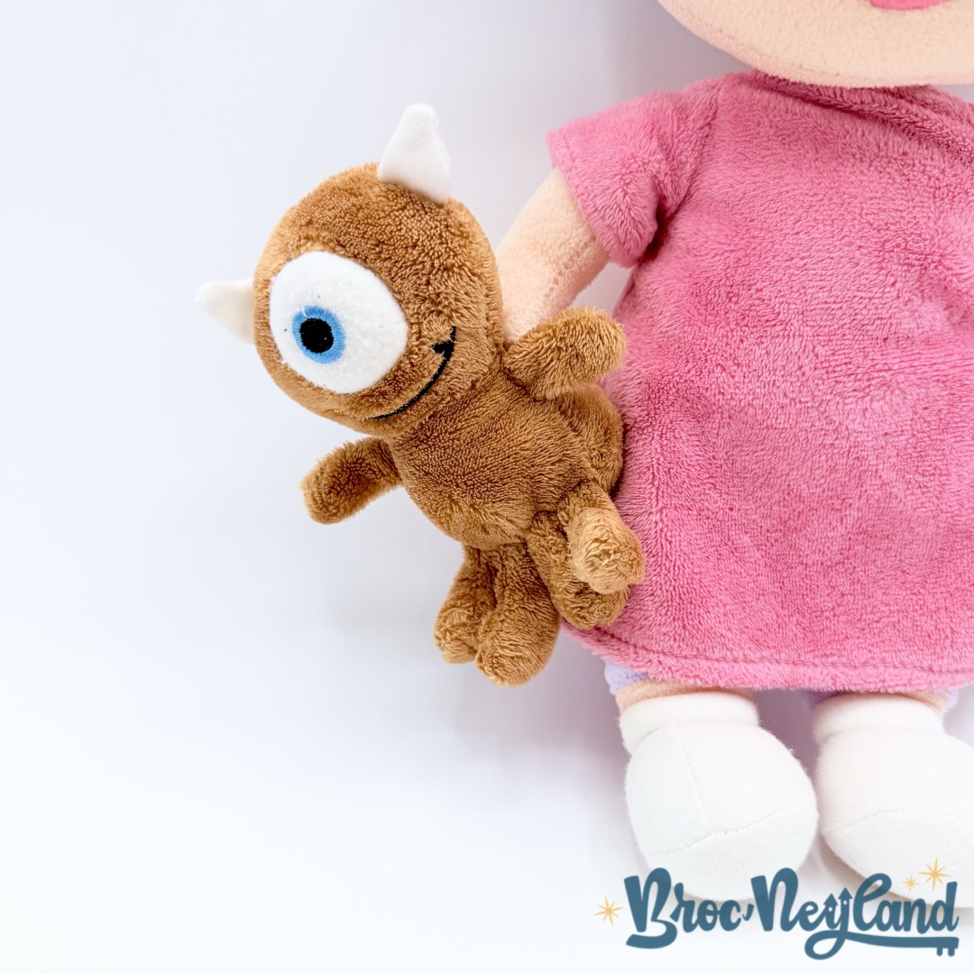 Peluche-Bouh-Monstres-et-Cie-Disney-Store-Boo-petite-fille-doudou-Little-Mikey-36-cm (4)