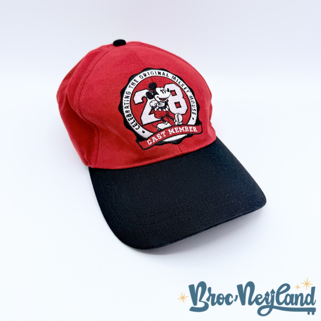 Casquette-Cast-Member-Mickey-Mouse-1928-Disneyland-Paris-Disney-chapeau-rouge (2)