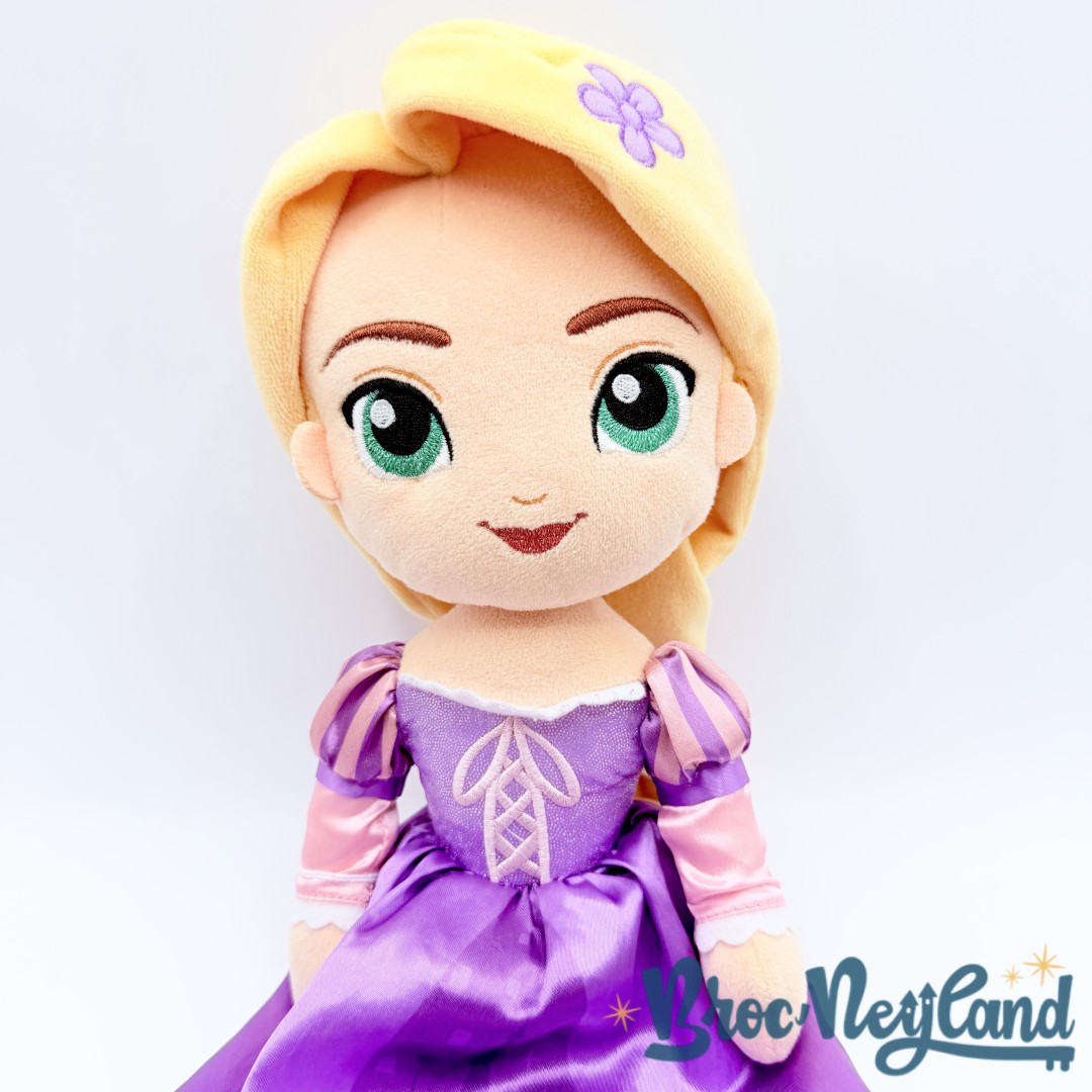 Poupée-chiffon-Raiponce-Disney-Store-2022-peluche-princesse-robe-violette-38-cm (3)