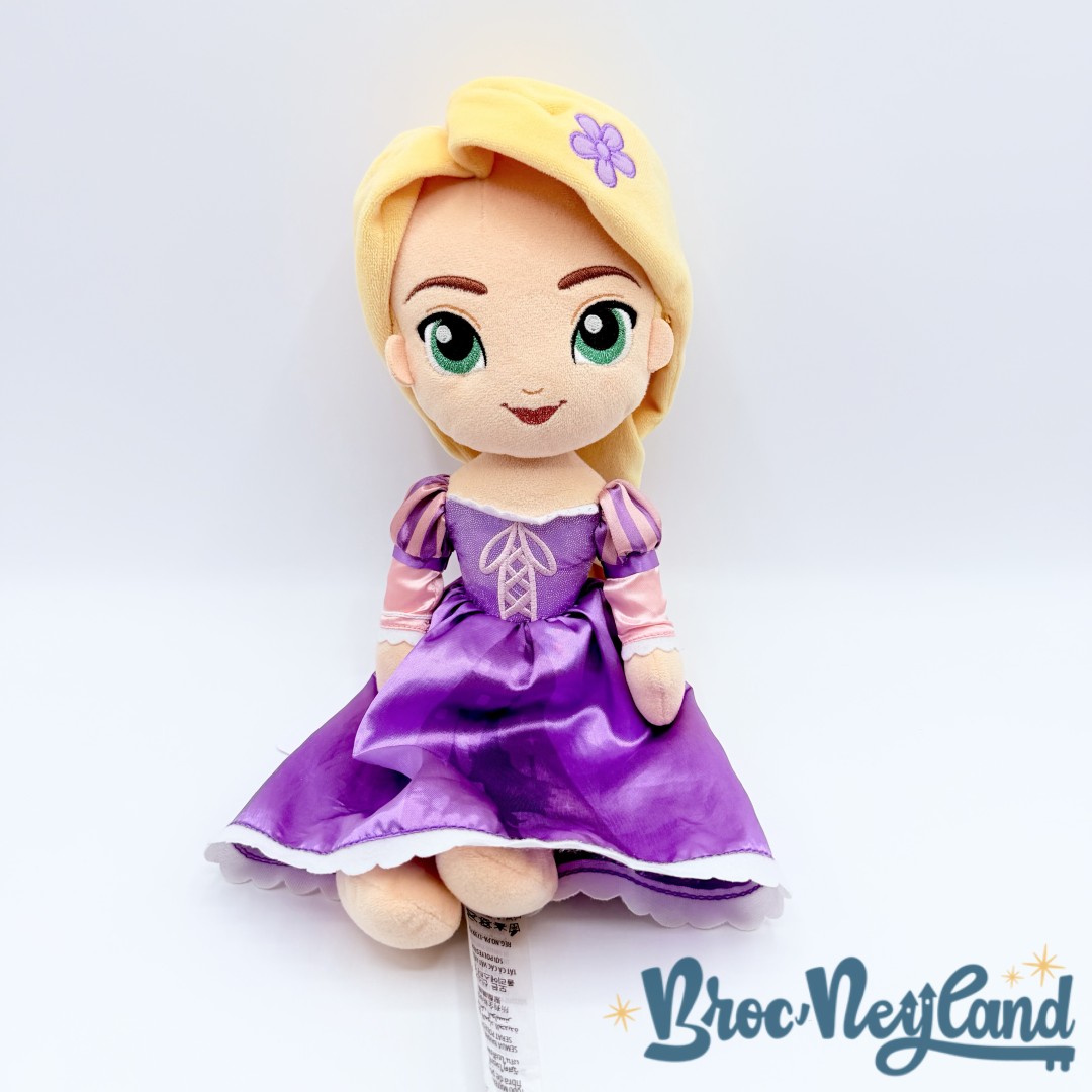 Poupée-chiffon-Raiponce-Disney-Store-2022-peluche-princesse-robe-violette-38-cm (4)
