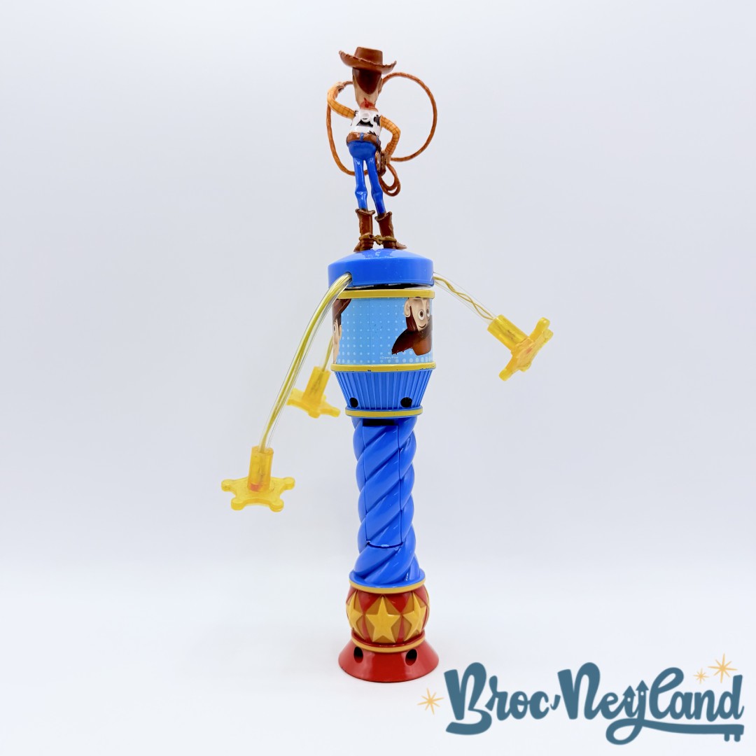 Jouet-Woody-tourne-lumineux-Disney-on-Ice-Toy-story-cow-boy-30-cm (3)