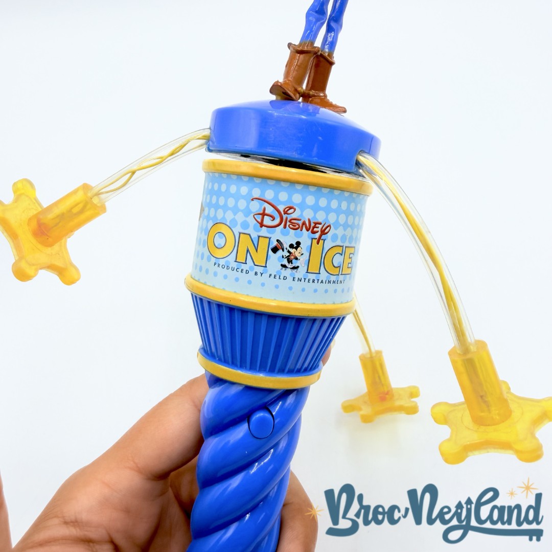 Jouet-Woody-tourne-lumineux-Disney-on-Ice-Toy-story-cow-boy-30-cm (4)