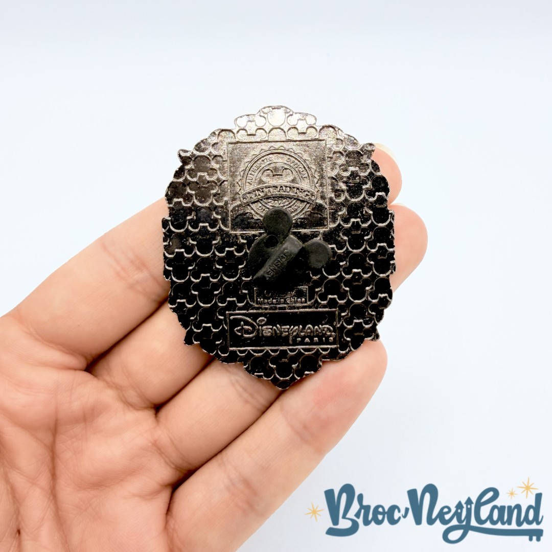 Pin-villains-Ursula-Opening-Edition-Disneyland-Paris-2022-La-Petite-Sirène-Portrait-152382 (1)