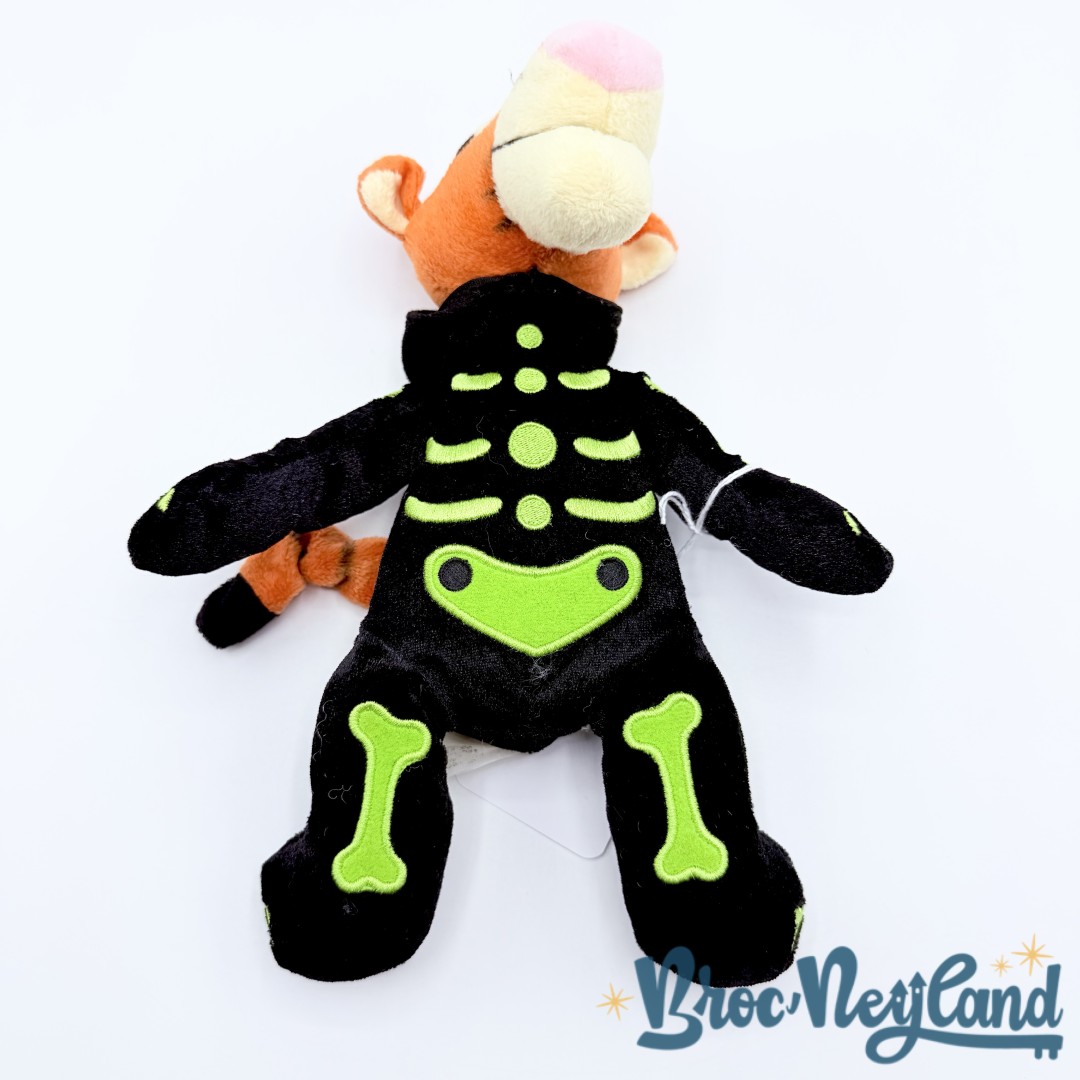 Peluche-Tigrou-Squelette-Halloween-Disney-Store-Winnie-ourson-fantôme-noir-vert-24-cm (1)