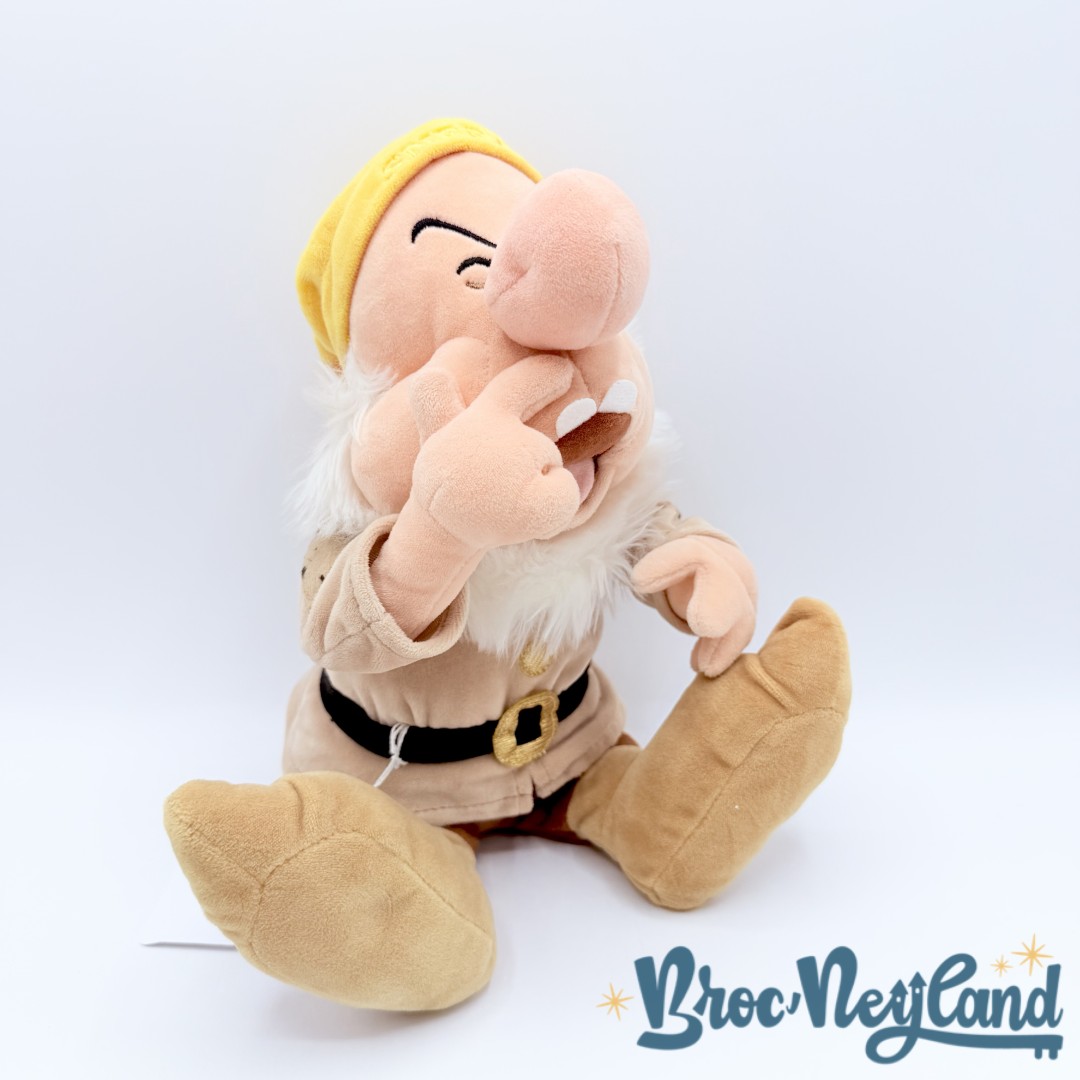Peluche-Atchoum-Sneezy-Disney-Store-2017-Blanche-Neige-et-les-sept-nains-38-cm (1)