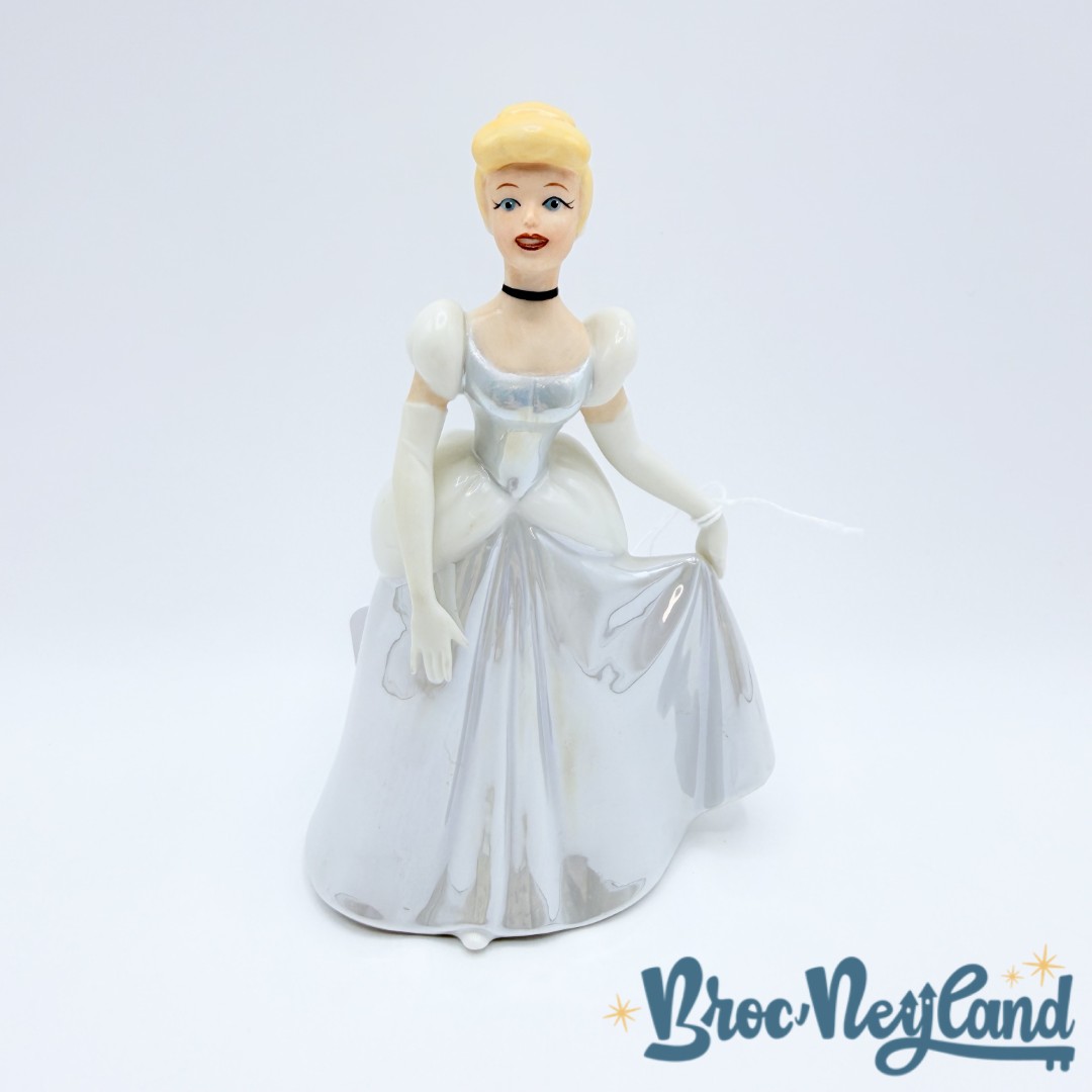 Figurine-porcelaine-Cendrillon-Disney-Store-vintage-princesse-16-cm (1)