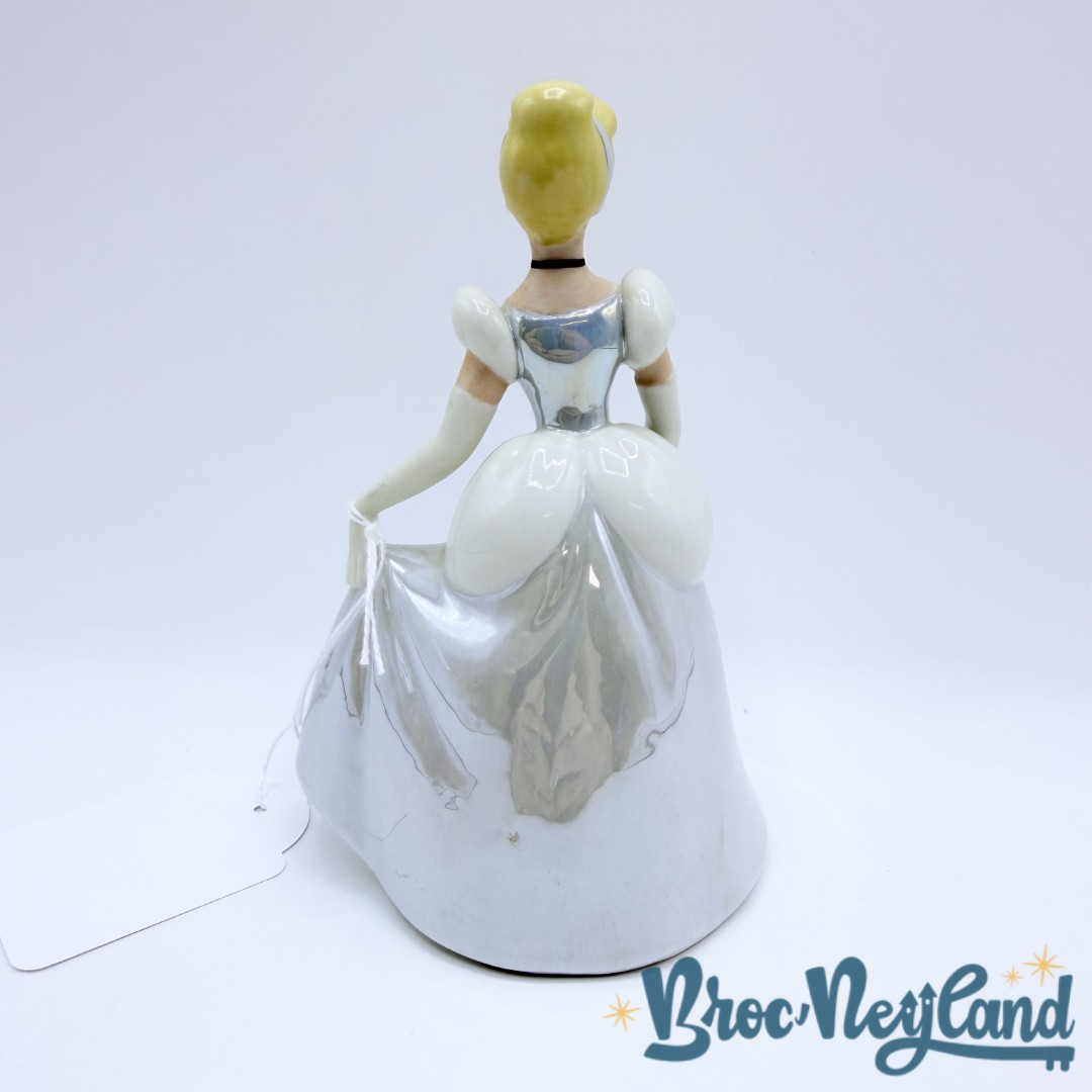 Figurine-porcelaine-Cendrillon-Disney-Store-vintage-princesse-16-cm (3)