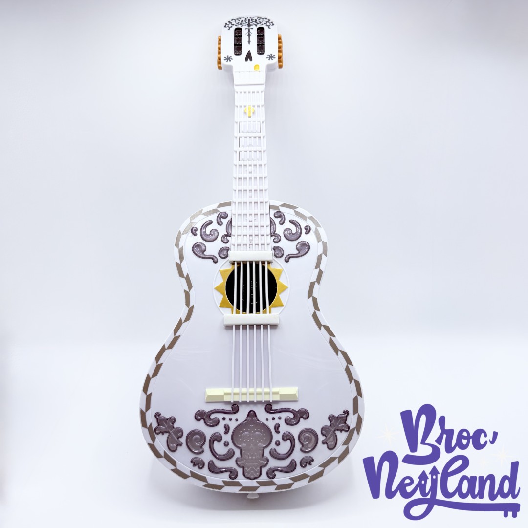 Jouet-Guitare-Coco-interactive-Disney-Mattel-2017-instrument-blanc-65-cm (4)