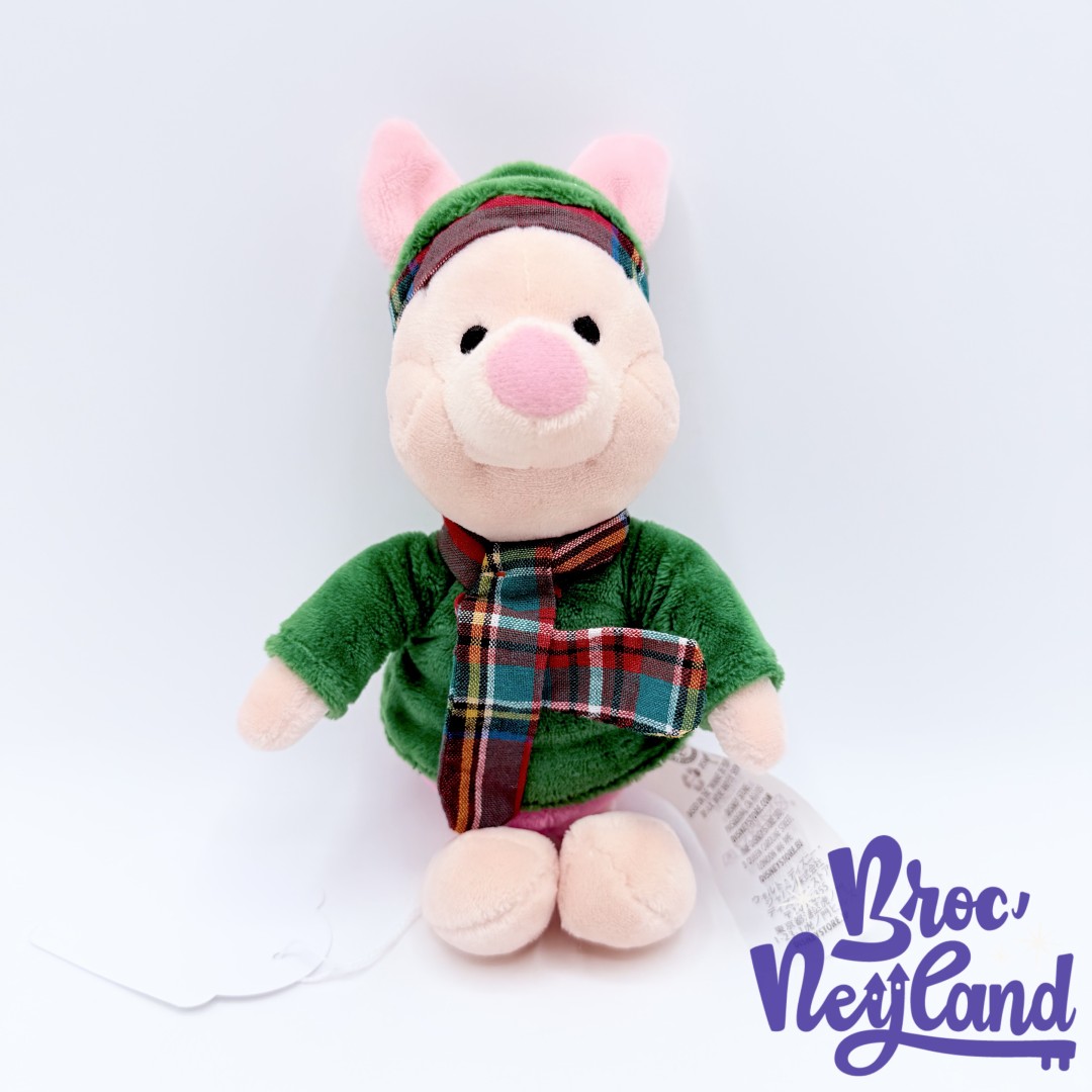 Peluche-Porcinet-Holiday-Noël-disney-Store-2016-Winnie-ourson-cochon-rose-carreaux-22-cm (5)